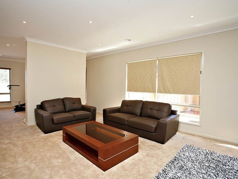 17 Sargood Drive, South Morang VIC 3752