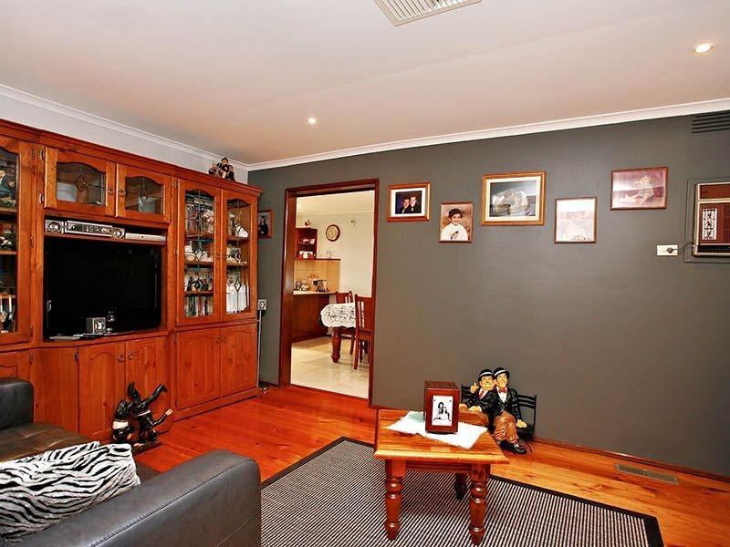 24 Mindoro Crescent, Lalor VIC 3075