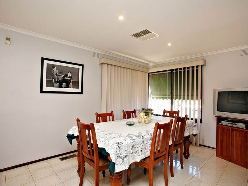 24 Mindoro Crescent, Lalor VIC 3075