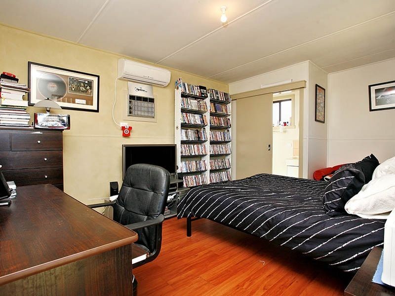 24 Mindoro Crescent, Lalor VIC 3075