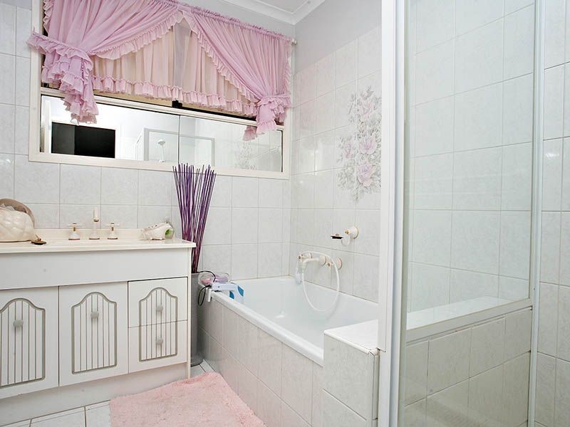 24 Mindoro Crescent, Lalor VIC 3075