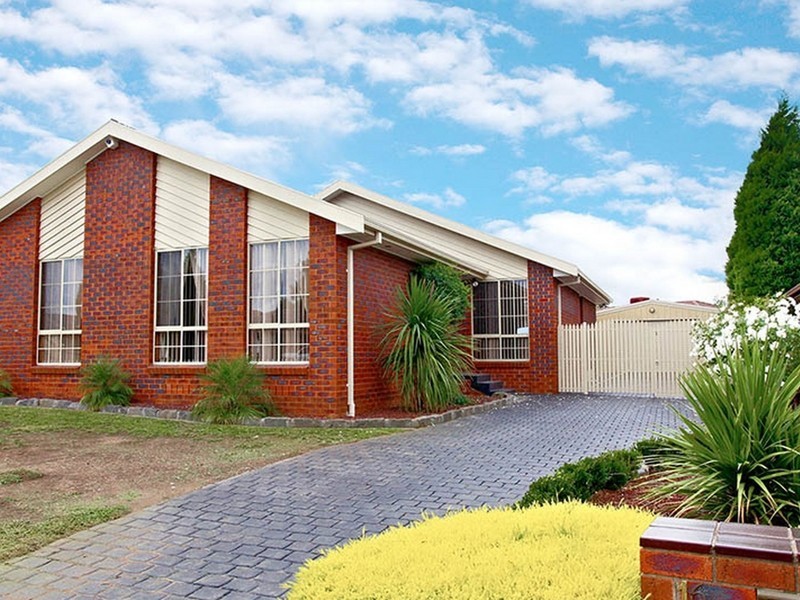 16 Prince of Wales Avenue, Mill Park VIC 3082