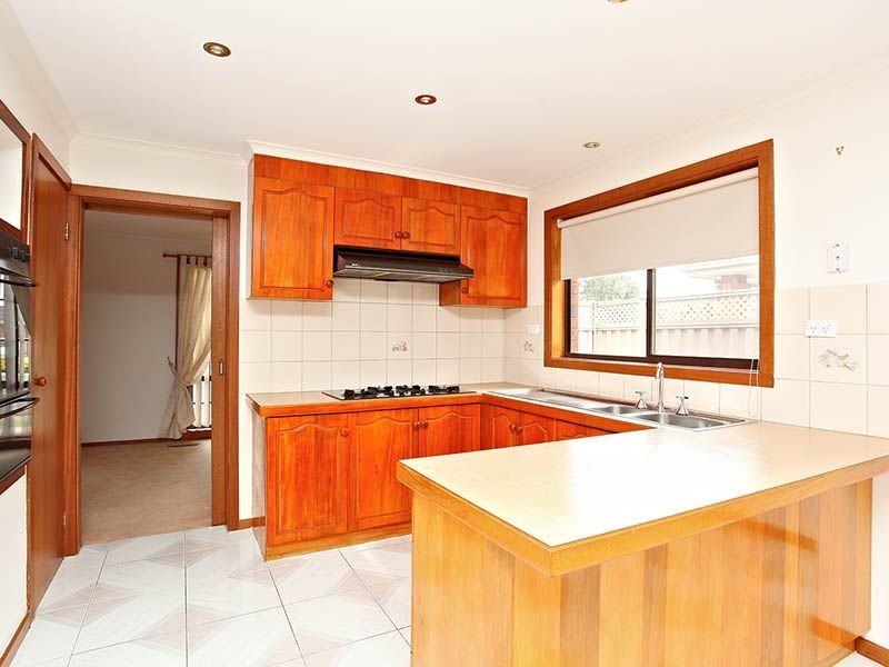 16 Prince of Wales Avenue, Mill Park VIC 3082