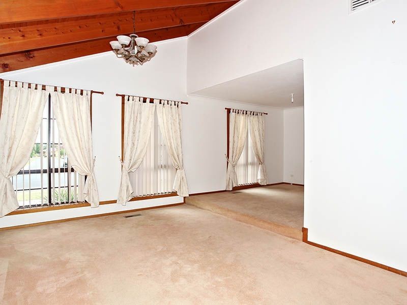 16 Prince of Wales Avenue, Mill Park VIC 3082