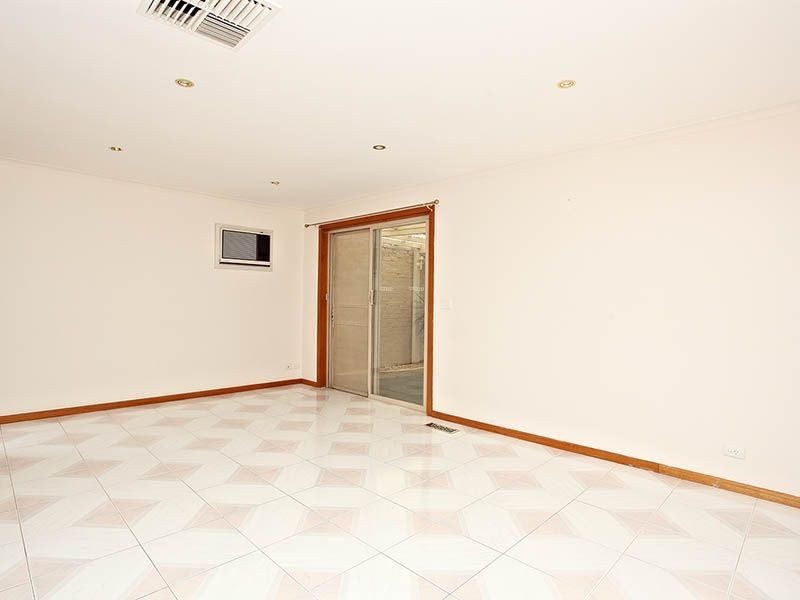 16 Prince of Wales Avenue, Mill Park VIC 3082