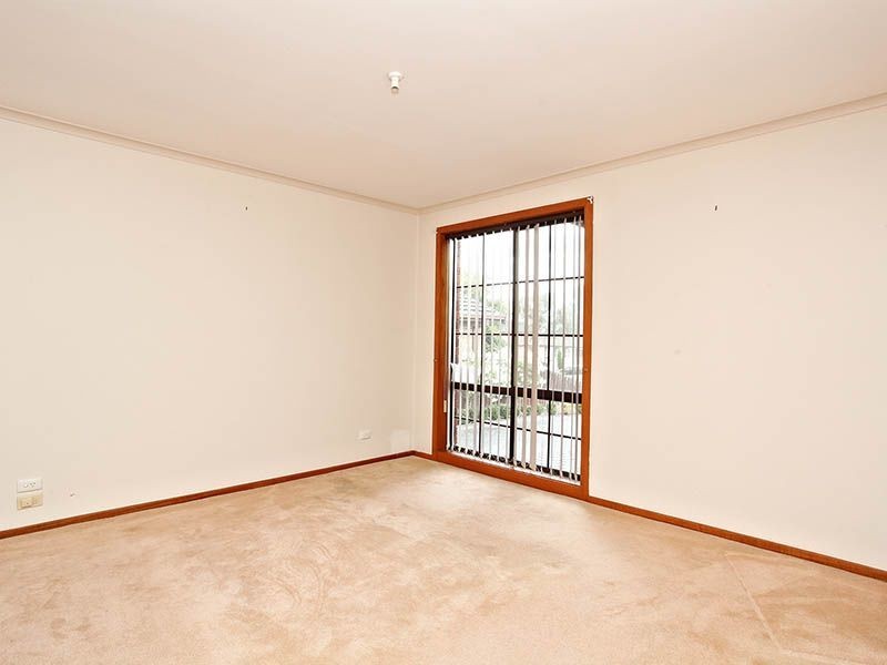 16 Prince of Wales Avenue, Mill Park VIC 3082