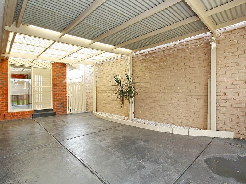 16 Prince of Wales Avenue, Mill Park VIC 3082