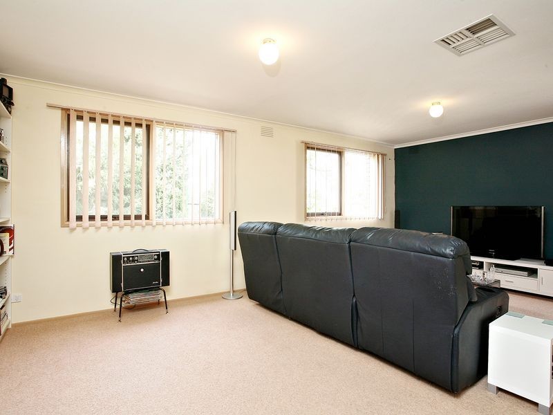 4 Hogan Place, Mill Park VIC 3082