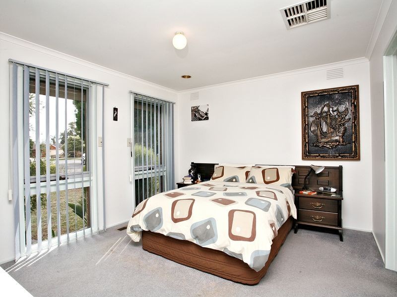 4 Hogan Place, Mill Park VIC 3082