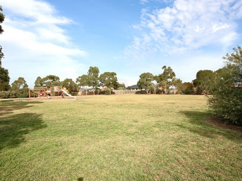 4 Hogan Place, Mill Park VIC 3082