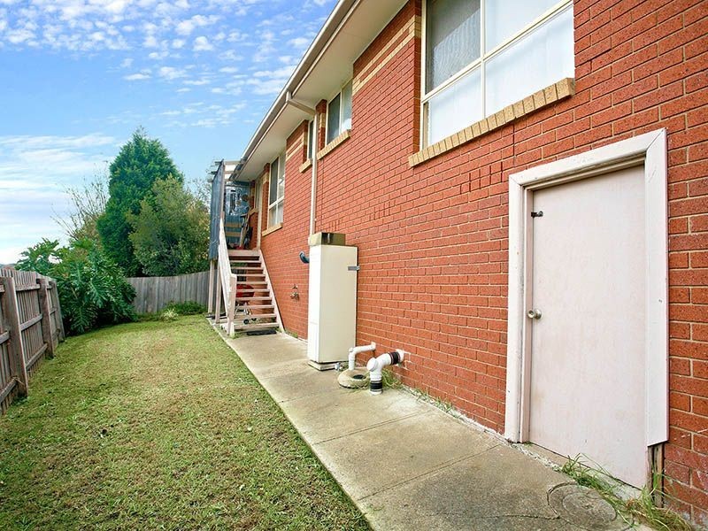 2/21 Bradley Drive, Mill Park VIC 3082