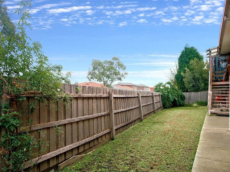 2/21 Bradley Drive, Mill Park VIC 3082