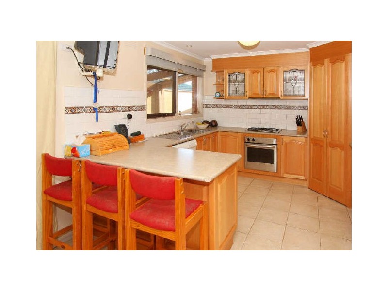 16 Calistomen Rise, Mill Park VIC 3082