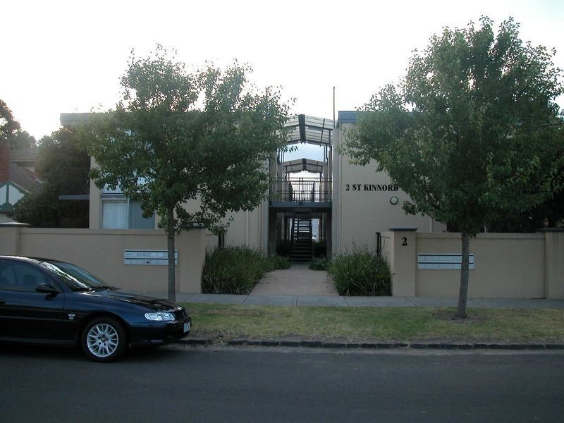 11/2 St Kinnord Street, Essendon VIC 3040