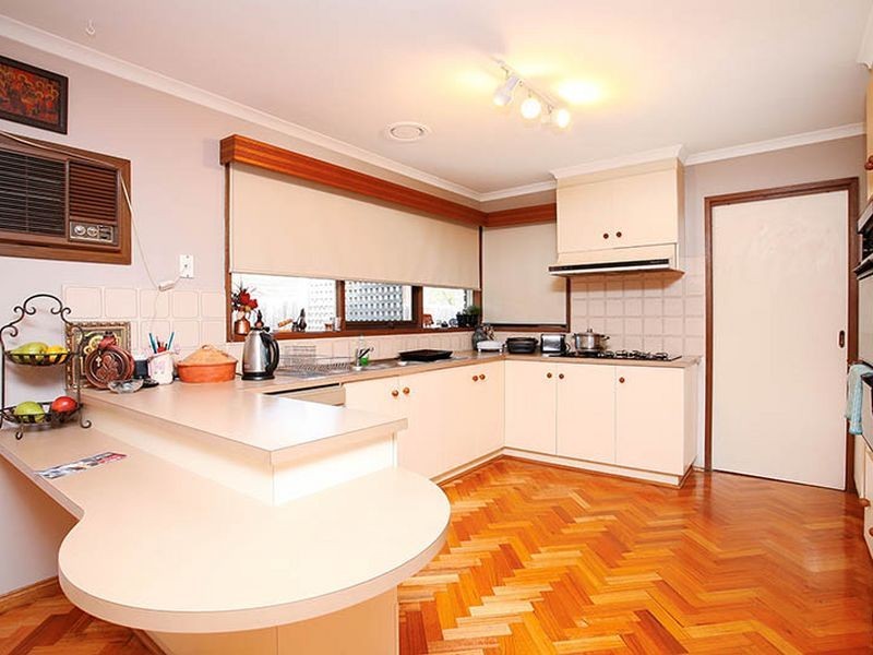 10 Fern Court, Mill Park VIC 3082