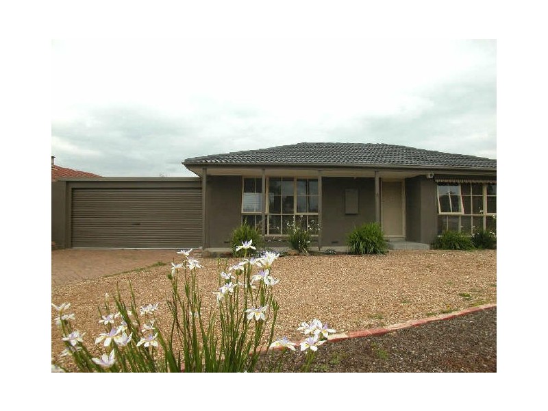 8 Redleap Avenue, Mill Park VIC 3082