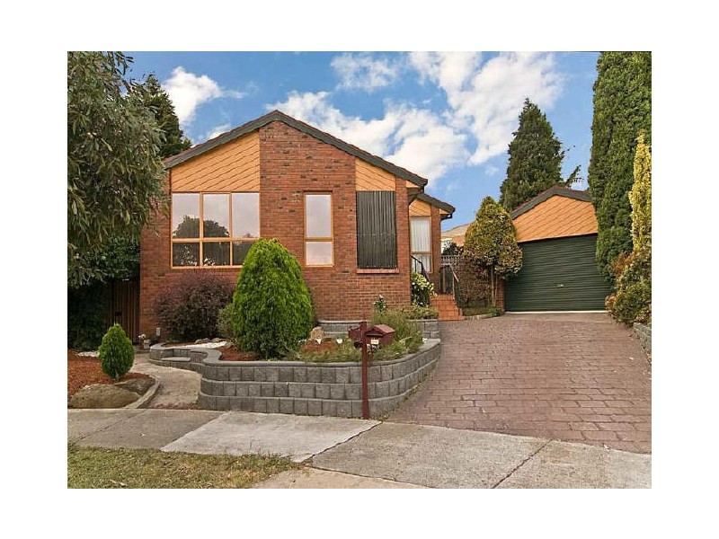 6 Tench Court, Mill Park VIC 3082
