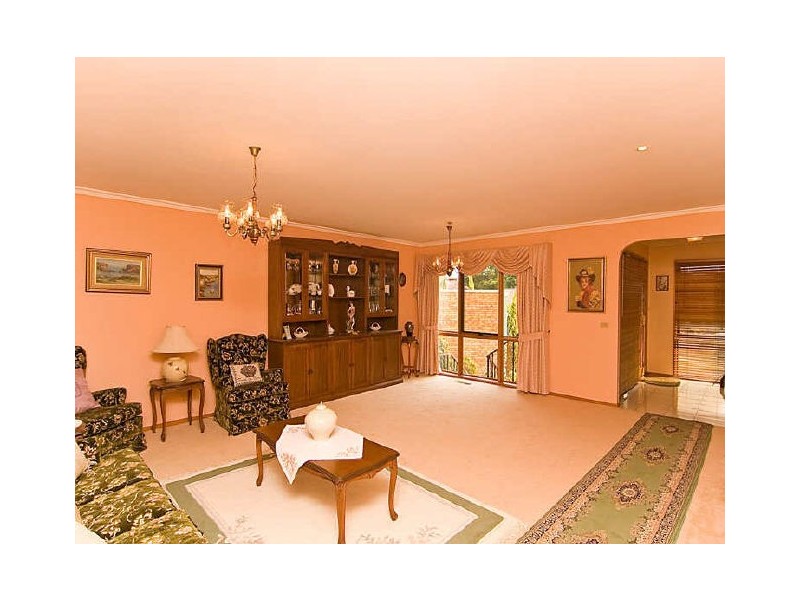 6 Tench Court, Mill Park VIC 3082