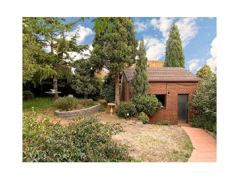 6 Tench Court, Mill Park VIC 3082