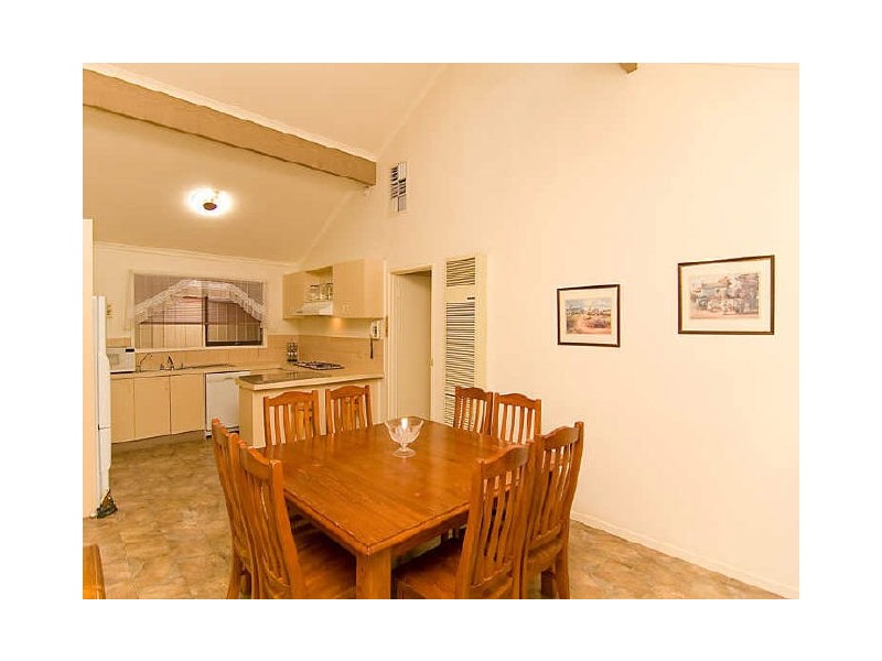 16 Centenary Drive, Mill Park VIC 3082
