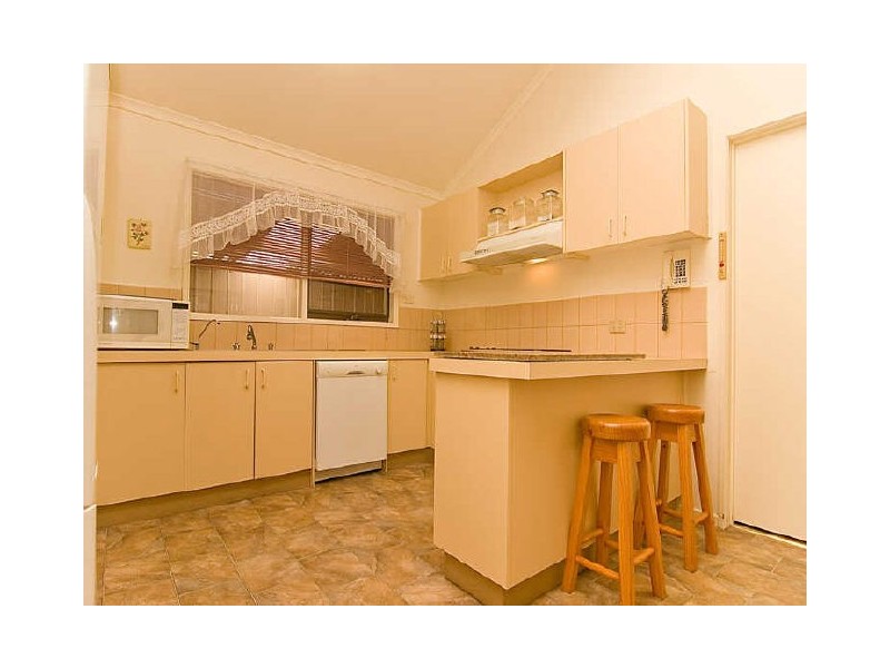 16 Centenary Drive, Mill Park VIC 3082