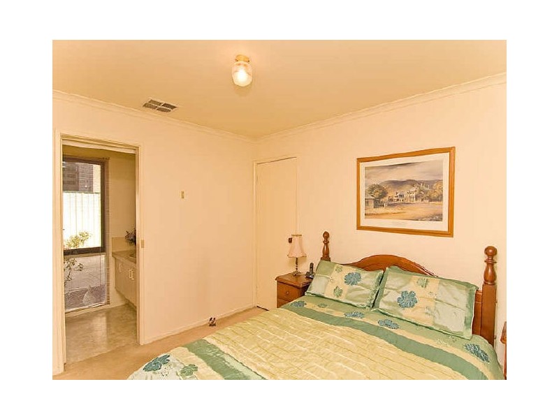 16 Centenary Drive, Mill Park VIC 3082