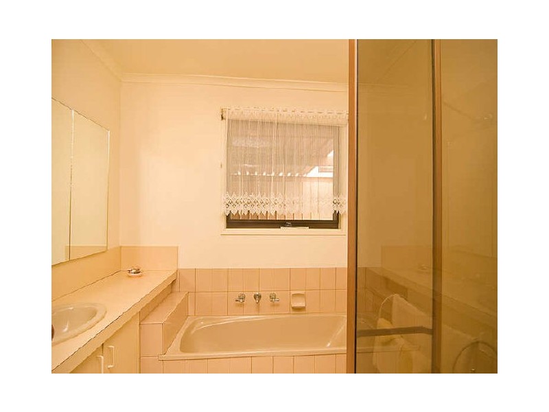16 Centenary Drive, Mill Park VIC 3082