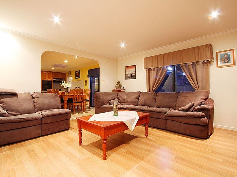 10 Newcombe Court, Mill Park VIC 3082