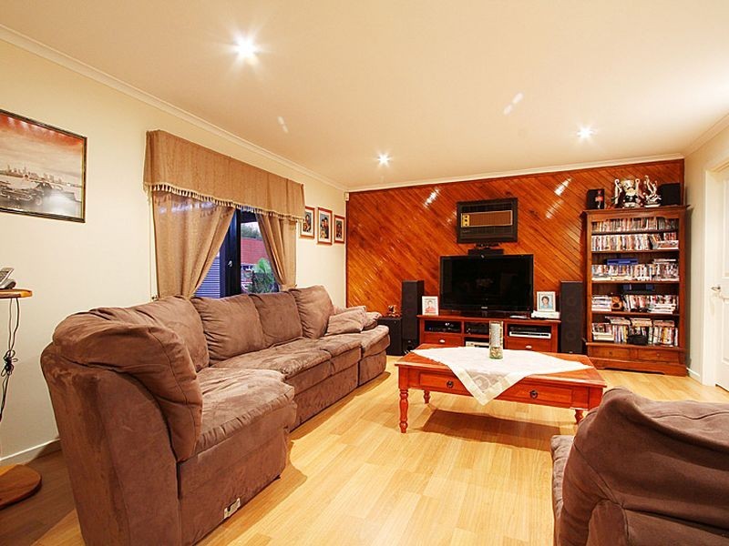 10 Newcombe Court, Mill Park VIC 3082