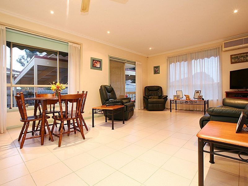 10 Magenta Court, Mill Park VIC 3082