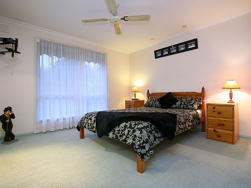 10 Magenta Court, Mill Park VIC 3082