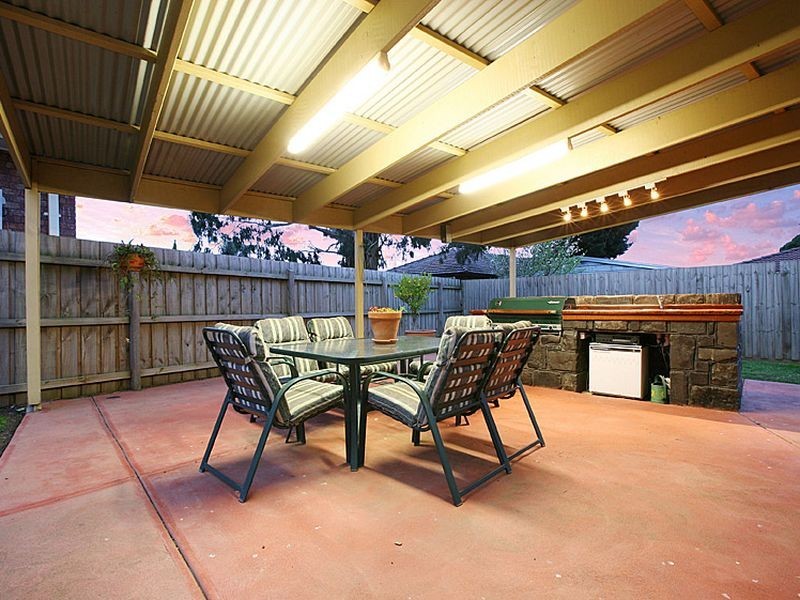 10 Magenta Court, Mill Park VIC 3082