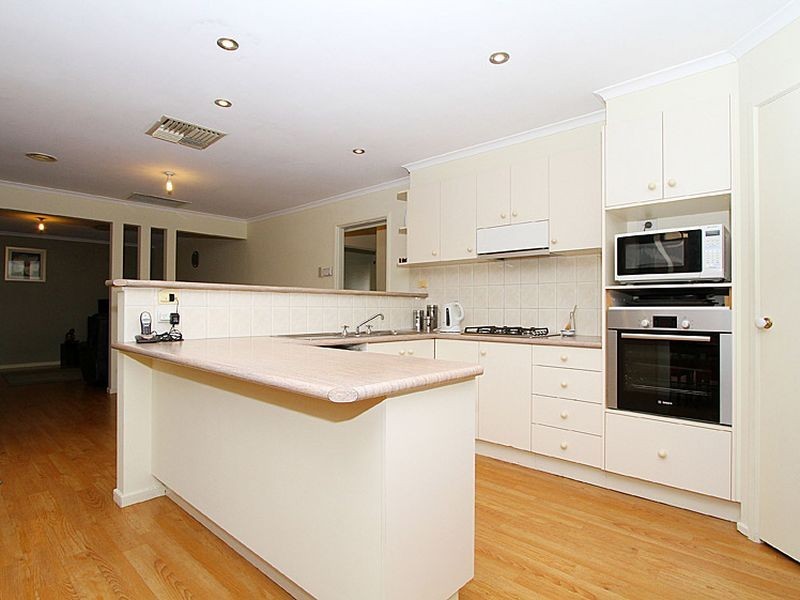 12 Marsden Court, Mill Park VIC 3082