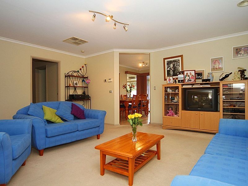 3 Bromwich Court, Mill Park VIC 3082