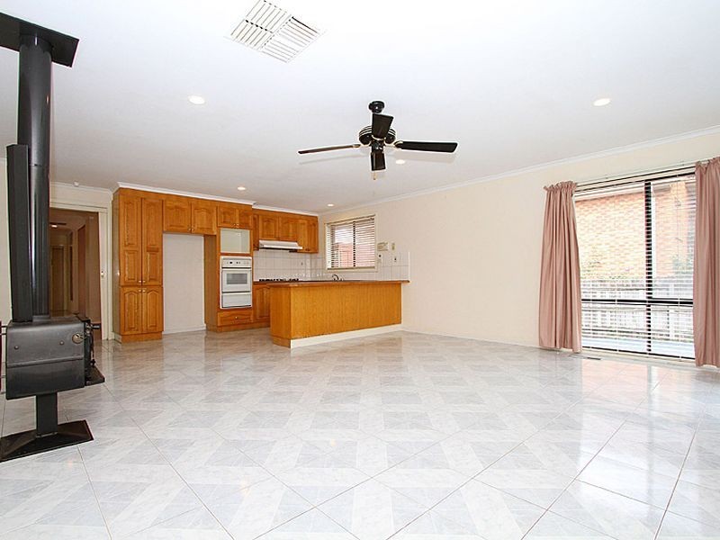 34 Bowman Drive, Mill Park VIC 3082