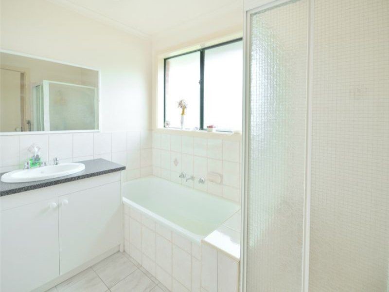 2/183 Roycroft Avenue, Mill Park VIC 3082