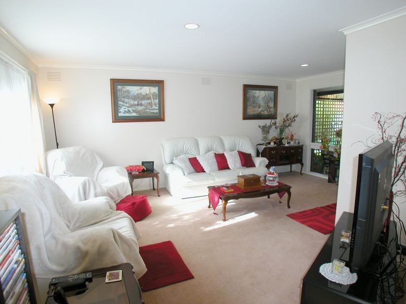 4 Fraser Close, Mill Park VIC 3082