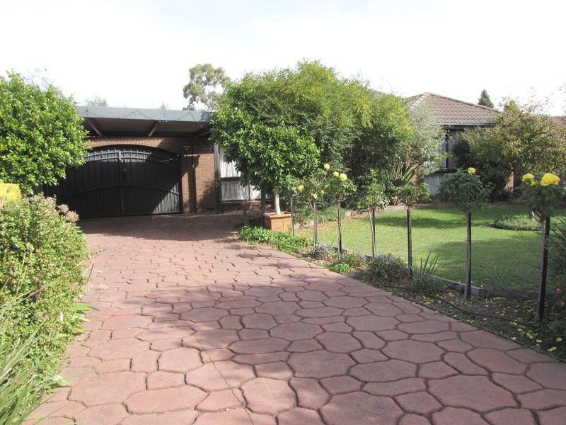 4 Fraser Close, Mill Park VIC 3082