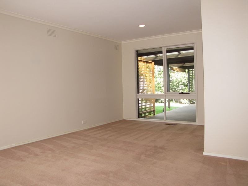 4 Fraser Close, Mill Park VIC 3082