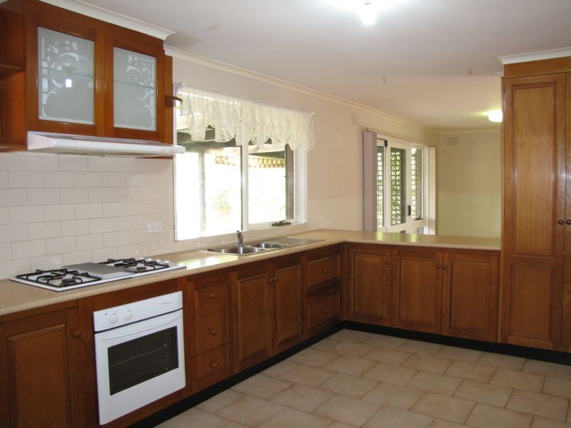 4 Fraser Close, Mill Park VIC 3082