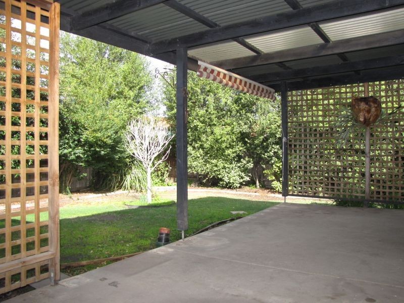 4 Fraser Close, Mill Park VIC 3082