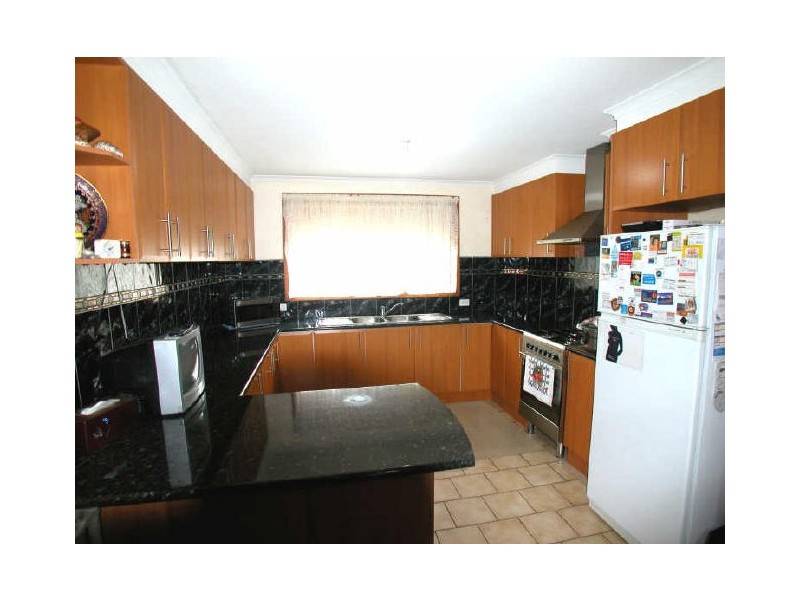 32 Hinkler Drive, Mill Park VIC 3082
