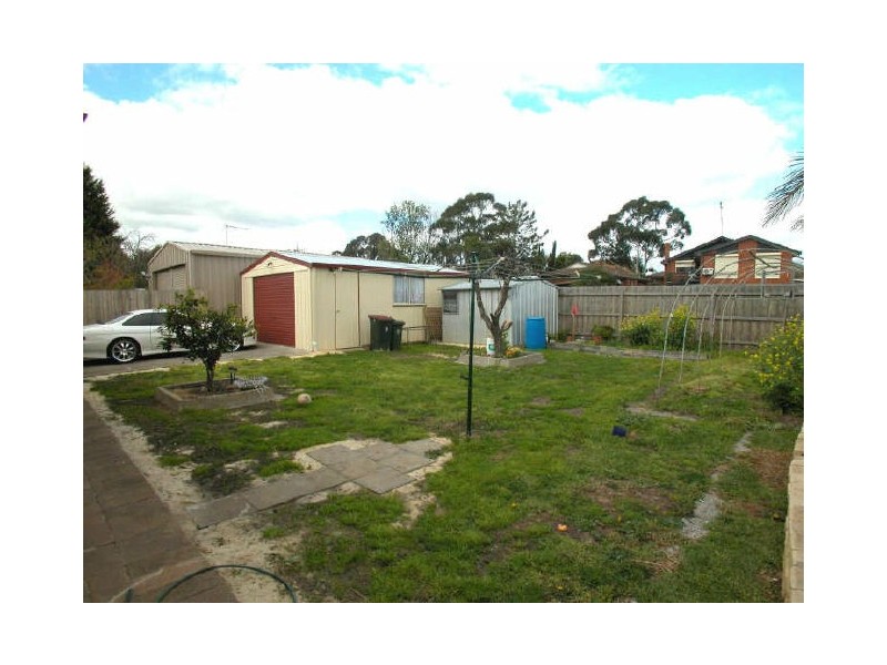 32 Hinkler Drive, Mill Park VIC 3082