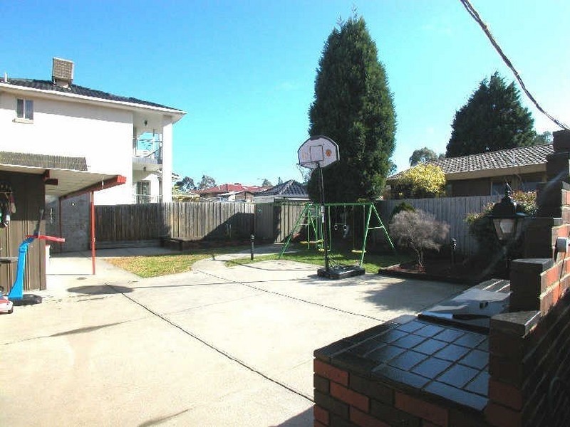 10 Garrett Court, Mill Park VIC 3082