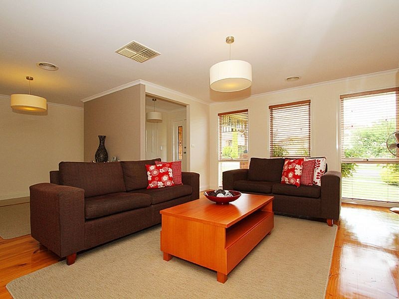 32 Azalea Avenue, Mill Park VIC 3082