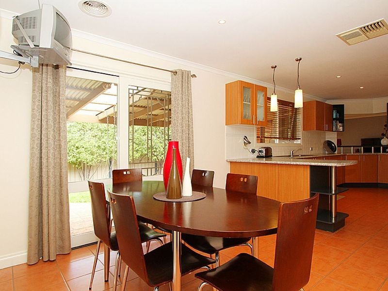 32 Azalea Avenue, Mill Park VIC 3082