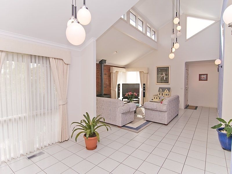 5 Spaniel Court, Mill Park VIC 3082