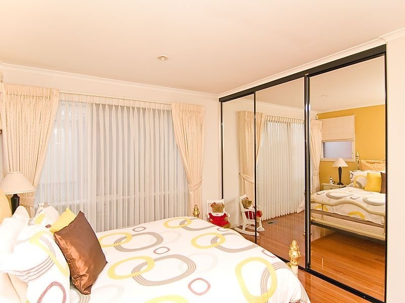 5 Spaniel Court, Mill Park VIC 3082