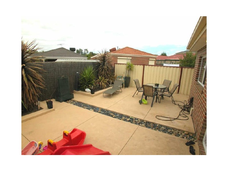18 Loddon Court, Thomastown VIC 3074