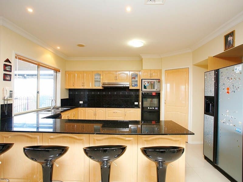 13 Narelle Court, Mill Park VIC 3082